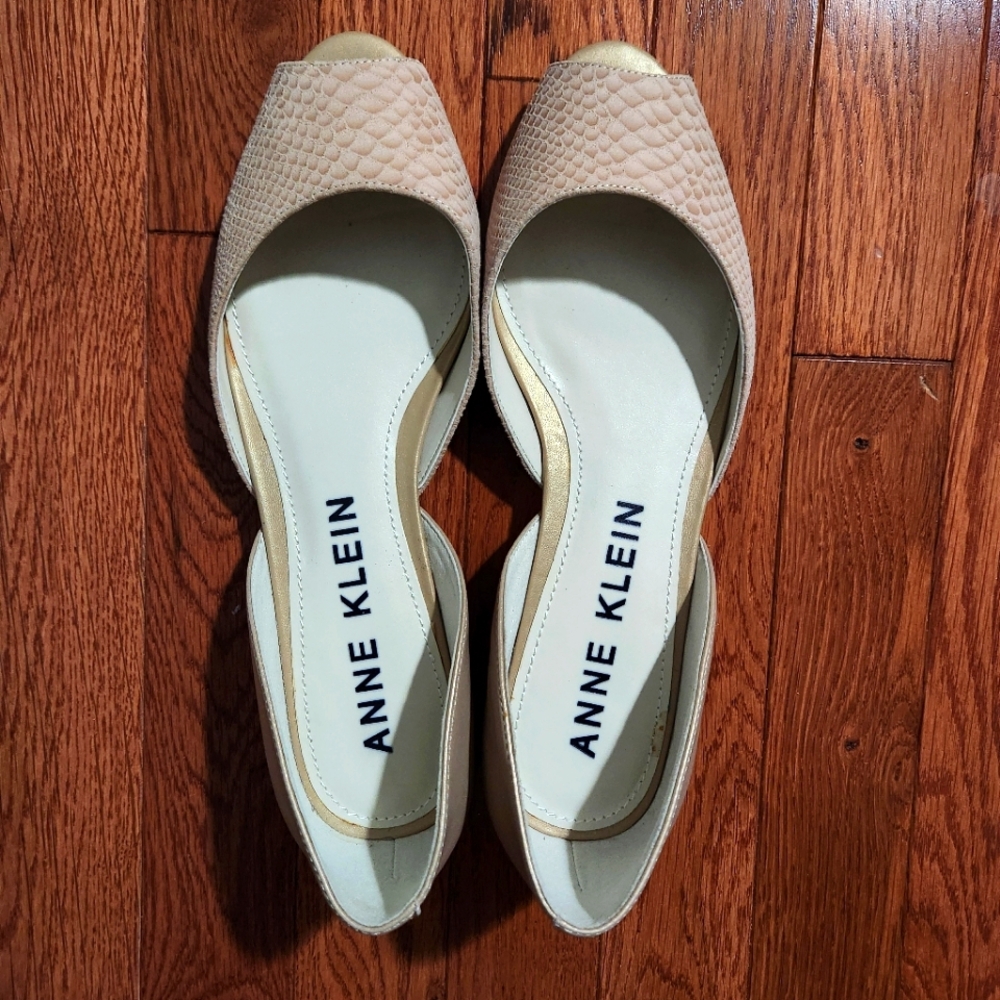 Anne Klein womens size 10 beige shoes